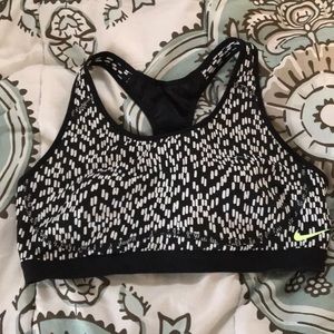 NWOT Nike sports bra